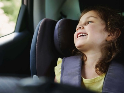 Hvornår må man sidde foran i bilen?