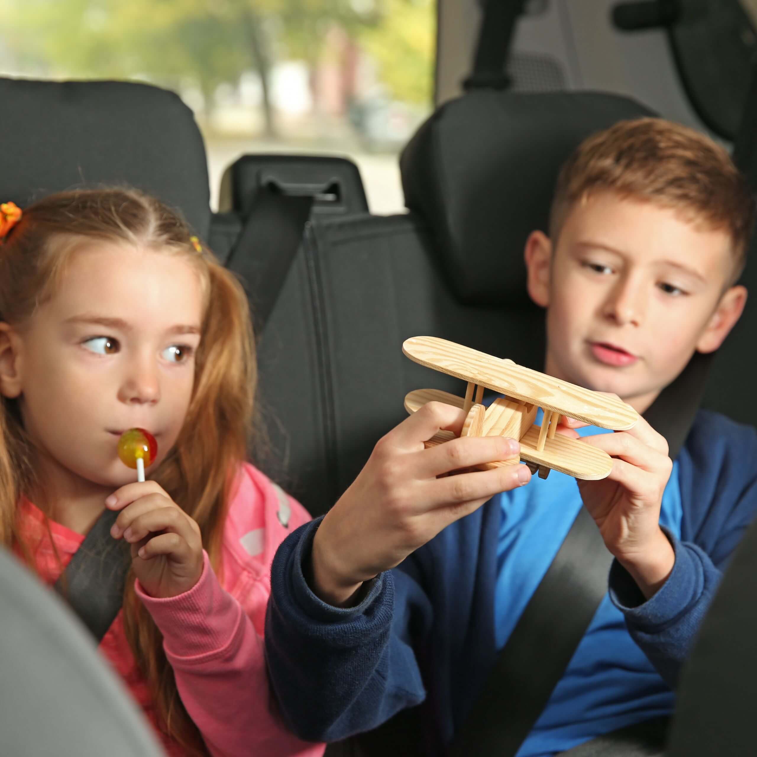 Hvornår må man sidde foran i bilen?