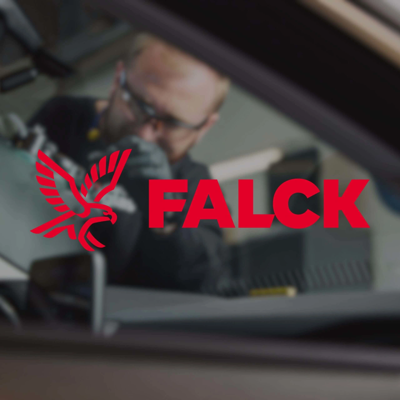 Falck Vejhjælp anbefaler Dansk Bilglas ved glasskade på bil