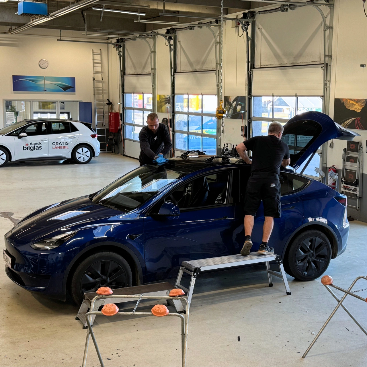 Har glastaget på din Tesla fået en skade?